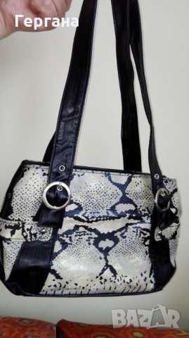 Дамска чанта със змийски принт