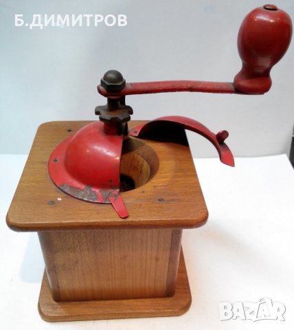 Стара ръчна дървена кафемелачка, снимка 6 - Антикварни и старинни предмети - 24473817