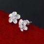 Малки сребърни обици с цветя, снимка 1 - Обеци - 14607372