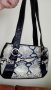 Дамска чанта със змийски принт, снимка 1 - Чанти - 25037975