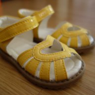 нови лачени сандали Mothercare, 21.5ти номер, снимка 3 - Детски сандали и чехли - 15468365