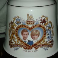Бутилка от Англия с Лейди Даяна и принц Чарлз, снимка 1 - Антикварни и старинни предмети - 15260175