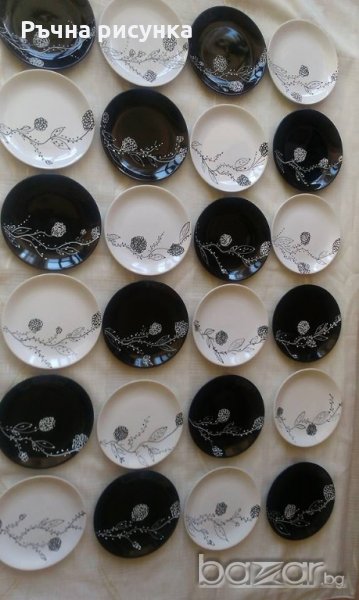 24броя ръчно рисувани порцеланови чинии в черно и бяло , снимка 1