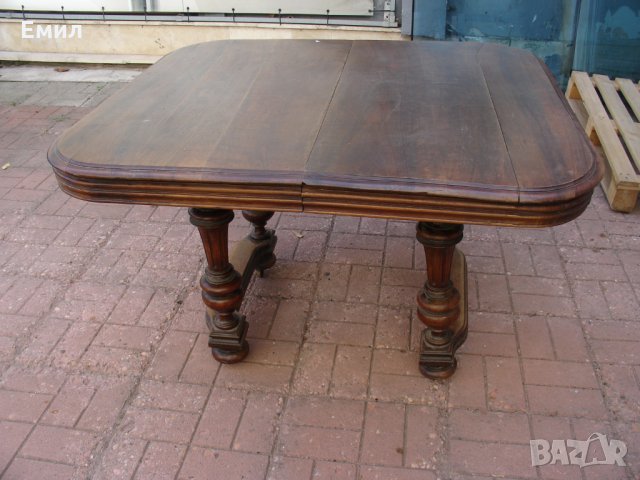 Антикварна масивна маса орех