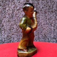 Старинна керамична фигура “ Малкия акордионист”, снимка 3 - Статуетки - 24269035
