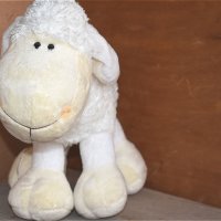 Плюшена мека играчка "Бялата овца" , снимка 1 - Плюшени играчки - 24653393