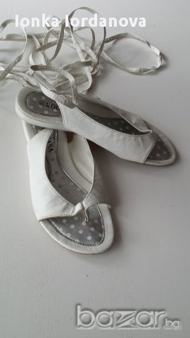 Бели сандали с връзки, номер 36-37, снимка 2 - Сандали - 17829385