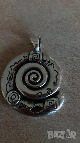 Сребърен медальон спирала със символи