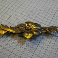 Брошка позлатена метална с цветче в средата / 8,2 гр. /, снимка 4 - Колиета, медальони, синджири - 7815676