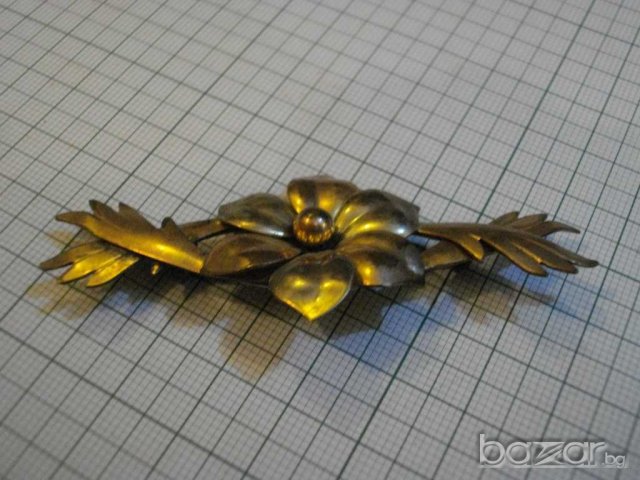 Брошка позлатена метална с цветче в средата / 8,2 гр. /, снимка 4 - Колиета, медальони, синджири - 7815676