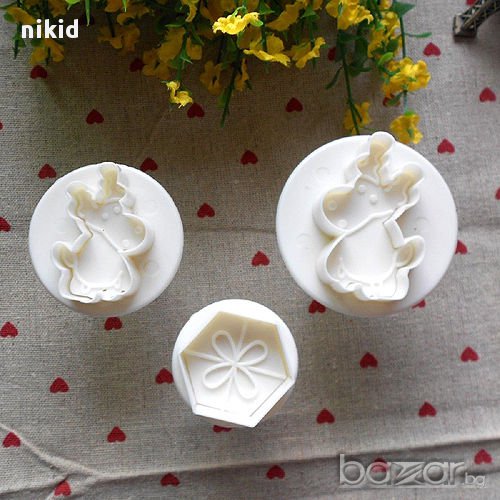 коледни новогодишни еленчета елф и подарък елен форми пластмасови резци с бутало резец за сладки , снимка 1