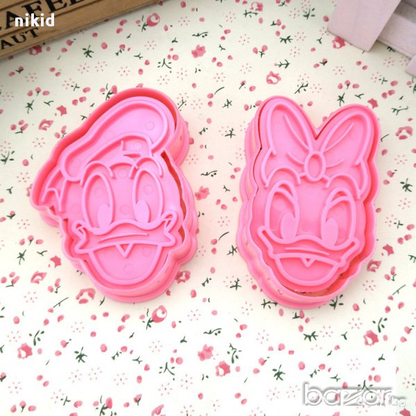 К-т форми 2бр  резци резец форми форма Доналд Дък Дейзи Пате с релеф за фондан тесто сладки, снимка 1