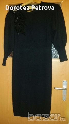 Вълнена черна рокля от мерино, с апликация от мъниста, машинно плетена