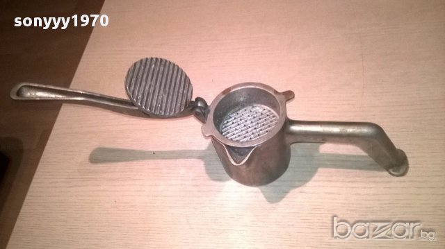 Ретро преса с цедка-23/13/11см-алуминиева, снимка 9 - Антикварни и старинни предмети - 16604498