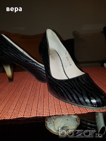ПРОДАВАМ Обувки на Мегияс, снимка 4 - Дамски ежедневни обувки - 17626999