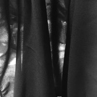Черен шал с дискретни камъчета, снимка 1 - Шапки - 23766767