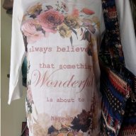 ИЗКЛЮЧИТЕЛНО красива блузка на цветя, снимка 1 - Тениски - 18247391