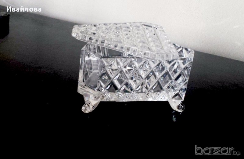 Кристална триъгълна бонбониера, снимка 1