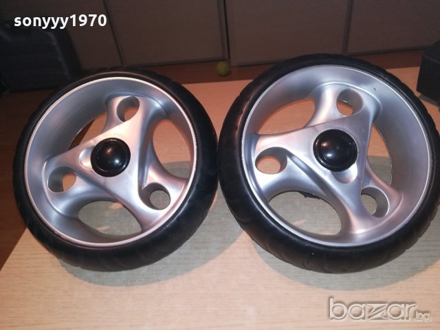 нови плътни гуми с джанти-за колесар за каяк или друго-26х7см