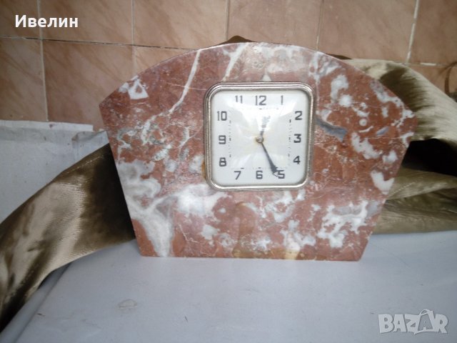 стар настолен часовник