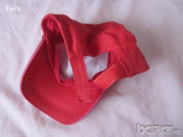 Червена шапка с козирка, снимка 3 - Шапки, шалове и ръкавици - 18589285