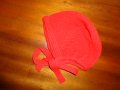 червена бебешка шапка, снимка 1 - Шапки, шалове и ръкавици - 22596452