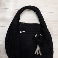Малка черна чанта с цветя с къси дръжки , снимка 1 - Чанти - 23625810