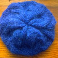 Ръчно плетени дамски шапки - барети, снимка 1 - Шапки - 13392962