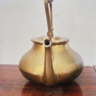 Стар бронзов чайник с капак, снимка 3 - Антикварни и старинни предмети - 7953554