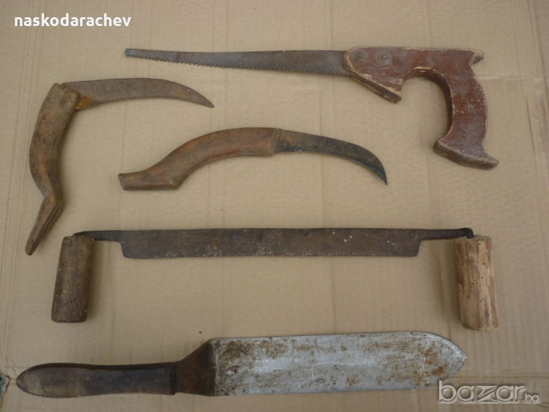 Старинни инструменти: трион, стъргало, цигански поялник, чукче, керпеден, ножици, снимка 1