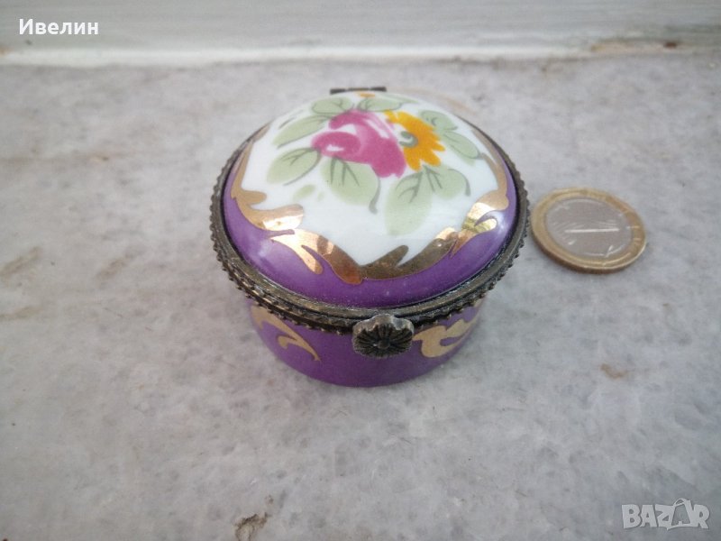 стара кутийка от костен порцелан, снимка 1