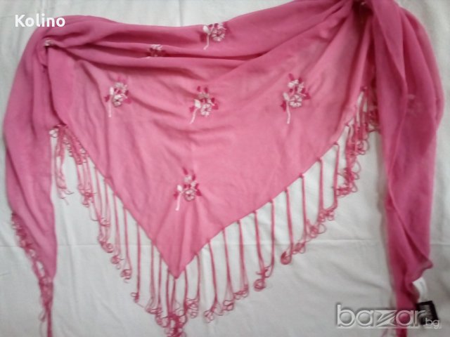 Ефирен дамски шал триъгълен, св. циклама с бяла бродерия, ”BIJOUX TERNER”, Индия, снимка 10 - Шапки - 21000349