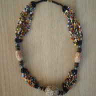 Традиционен африкански гердан-комбинация от пясъчна мъниста и теракота, снимка 3 - Колиета, медальони, синджири - 17601423