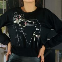 Дамска черна блуза, снимка 1 - Блузи с дълъг ръкав и пуловери - 24788566