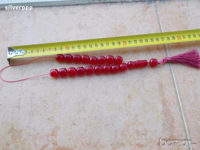 Червена броеница, снимка 1