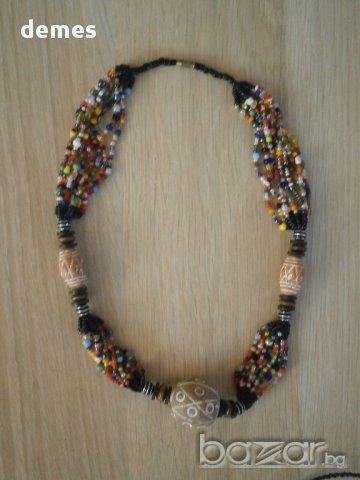 Традиционен африкански гердан-комбинация от пясъчна мъниста и теракота, снимка 3 - Колиета, медальони, синджири - 17601423
