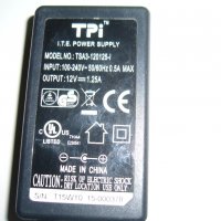Адаптер, зарядно устройство 12V 1.25A 4.0mm 1.6mm, снимка 1 - Батерии, зарядни - 21936509