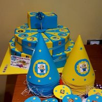 Картонена торта с Миньоните + украса за рожден ден с Миньони, снимка 4 - Декорация - 18994951