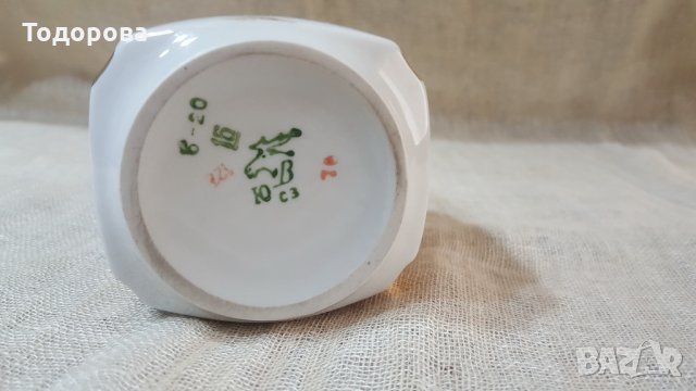 Старинна порцеланова вазичка, снимка 7 - Антикварни и старинни предмети - 24640602