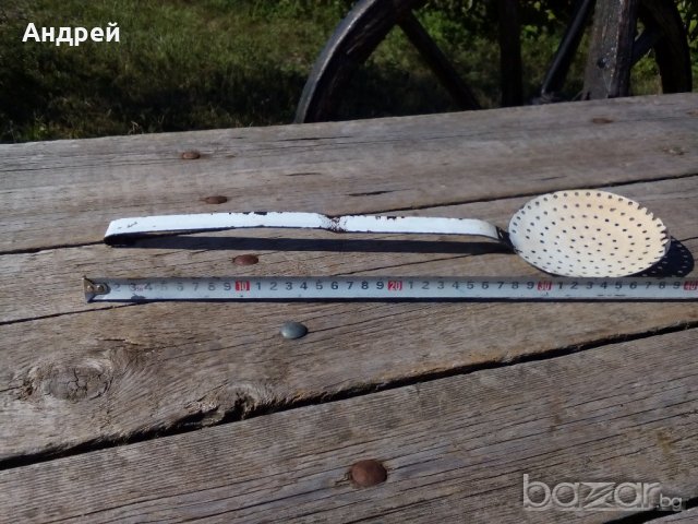 Емайлирана решетъчна лъжица