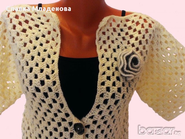 Елегантна жителка в цвят екрю със зелена роза, снимка 5 - Жилетки - 14792513