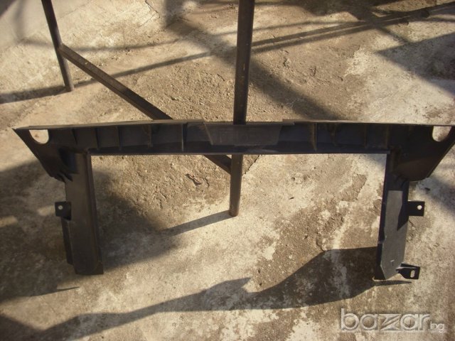 Рамка за радиатор на Dacia Logan