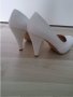 Бели обувки на ток, снимка 3