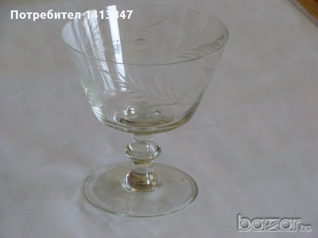 Чаши гравирани със столче, снимка 2 - Чаши - 15043435