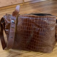 Нова дамска чанта, естествена кожа Pia Sassi Italy, снимка 2 - Чанти - 26145724