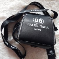 Намалена чанта Balenciaga, снимка 1 - Чанти - 23393264