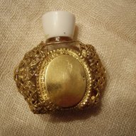 Продавам старо шишенце с  парфюм с метален обков и позлата, снимка 1 - Антикварни и старинни предмети - 13595038