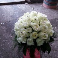 Сватбен,булчински букет от естествени рози и перли