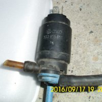 Помпичка за течност за чистачки за VW, снимка 2 - Части - 23630379