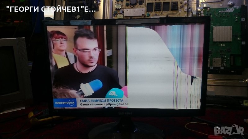 LT22B300EW-EN СЪС СЧУПЕН ДИСПЛЕЙ, снимка 1